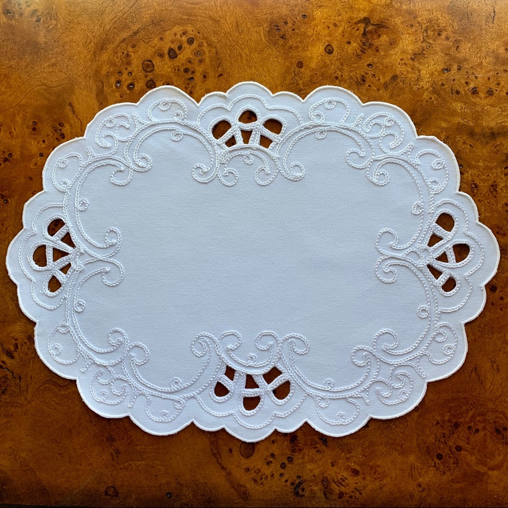 Scalloped Doily White